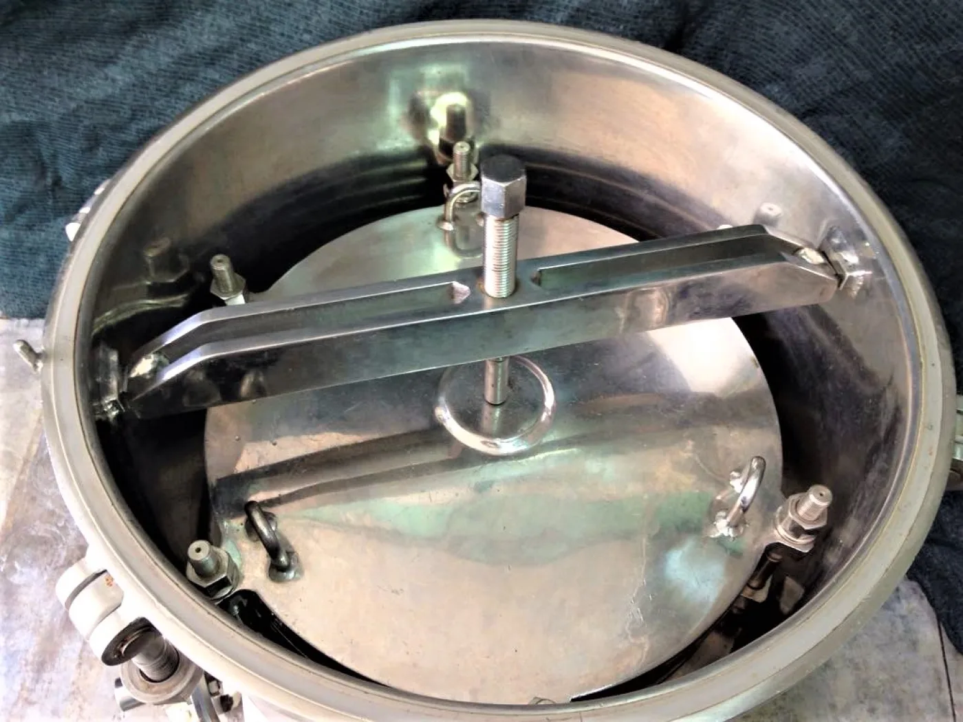 SERBATOIO CARRELLATO IN ACCIAIO INOX CON MANOMETRO - 4