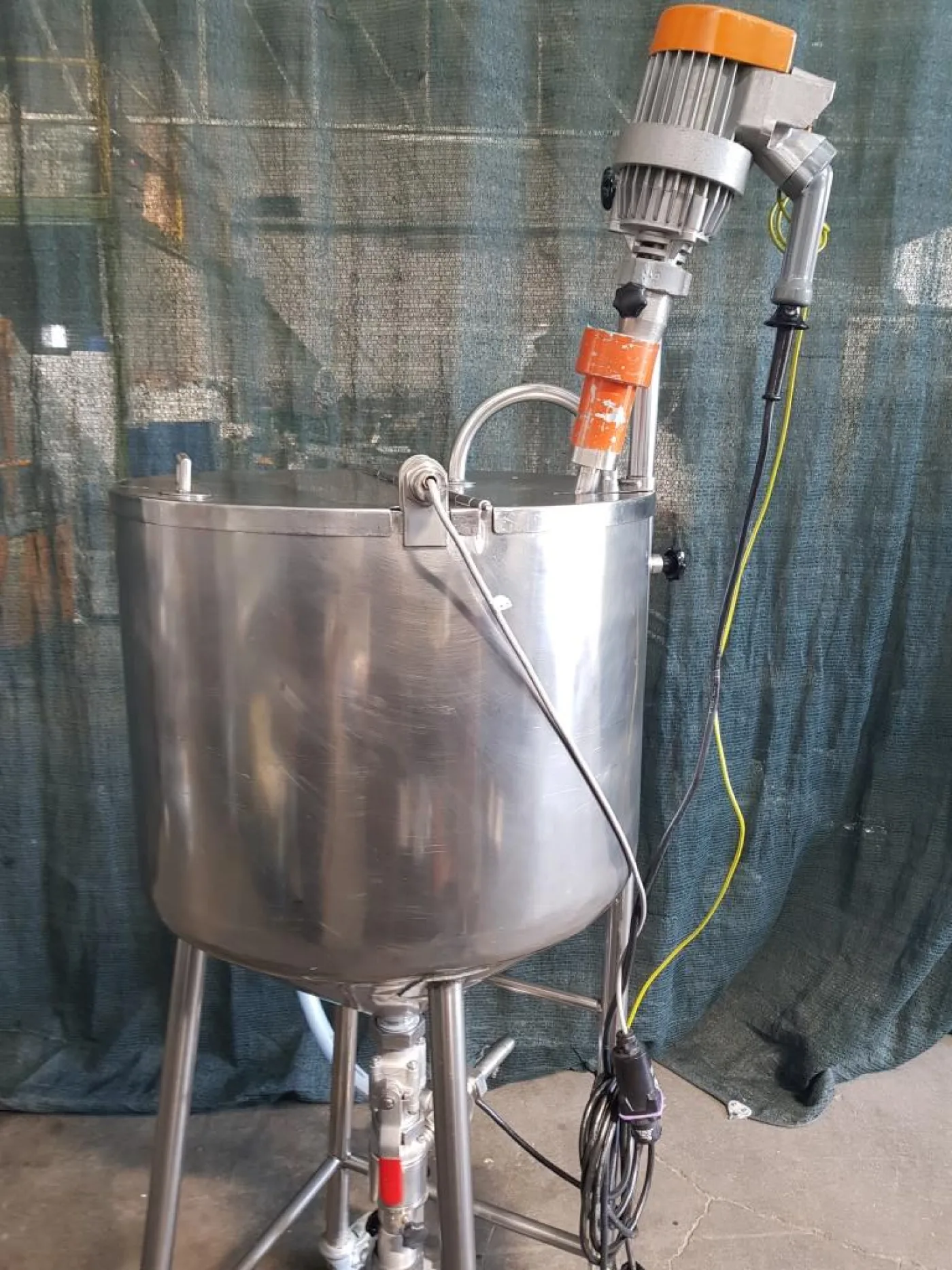 DISSOLUTORE CON POMPA DI RILANCIO – MOD. 150 L - 6