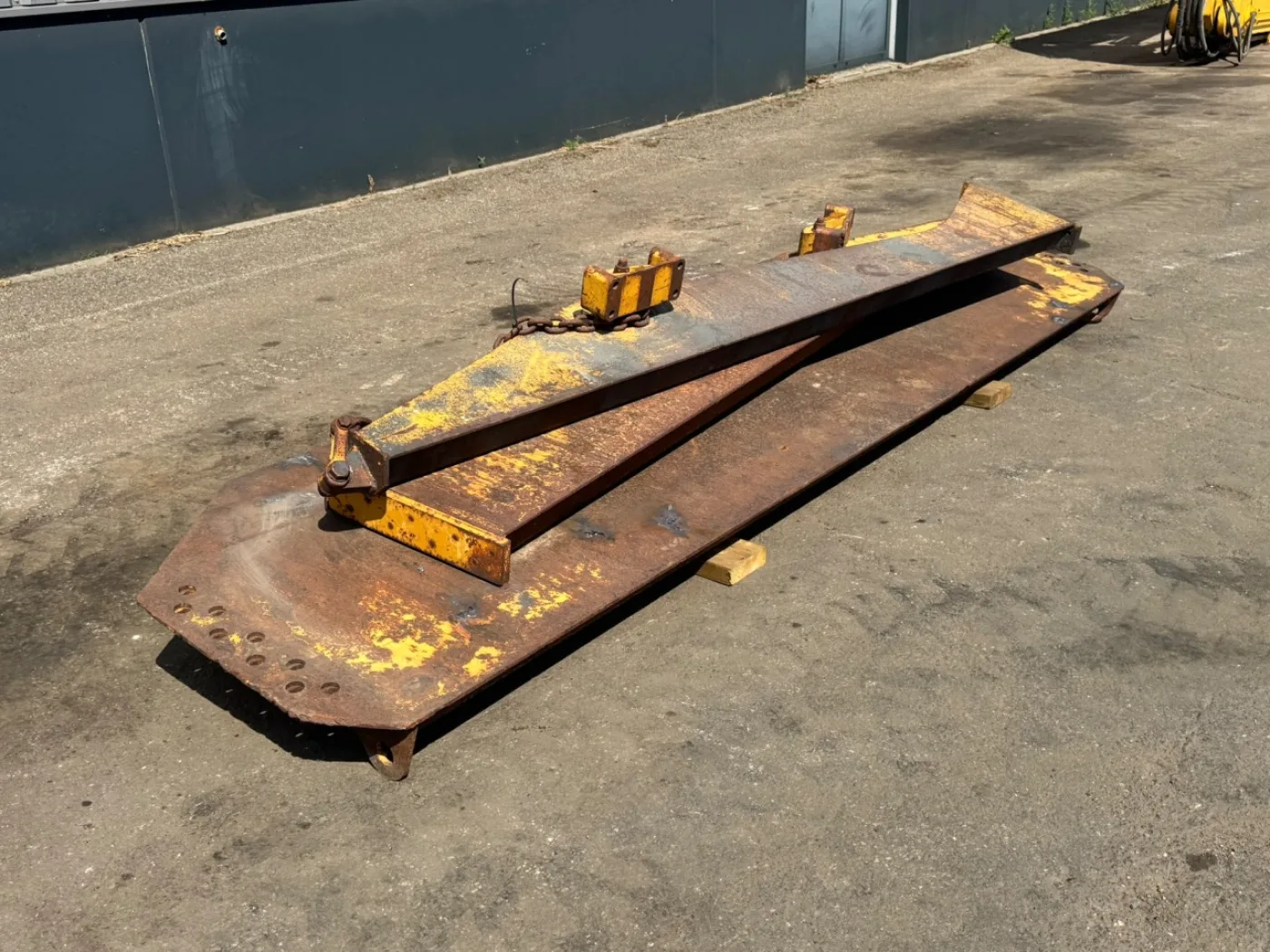 Caterpillar Tailgate 740 - 1