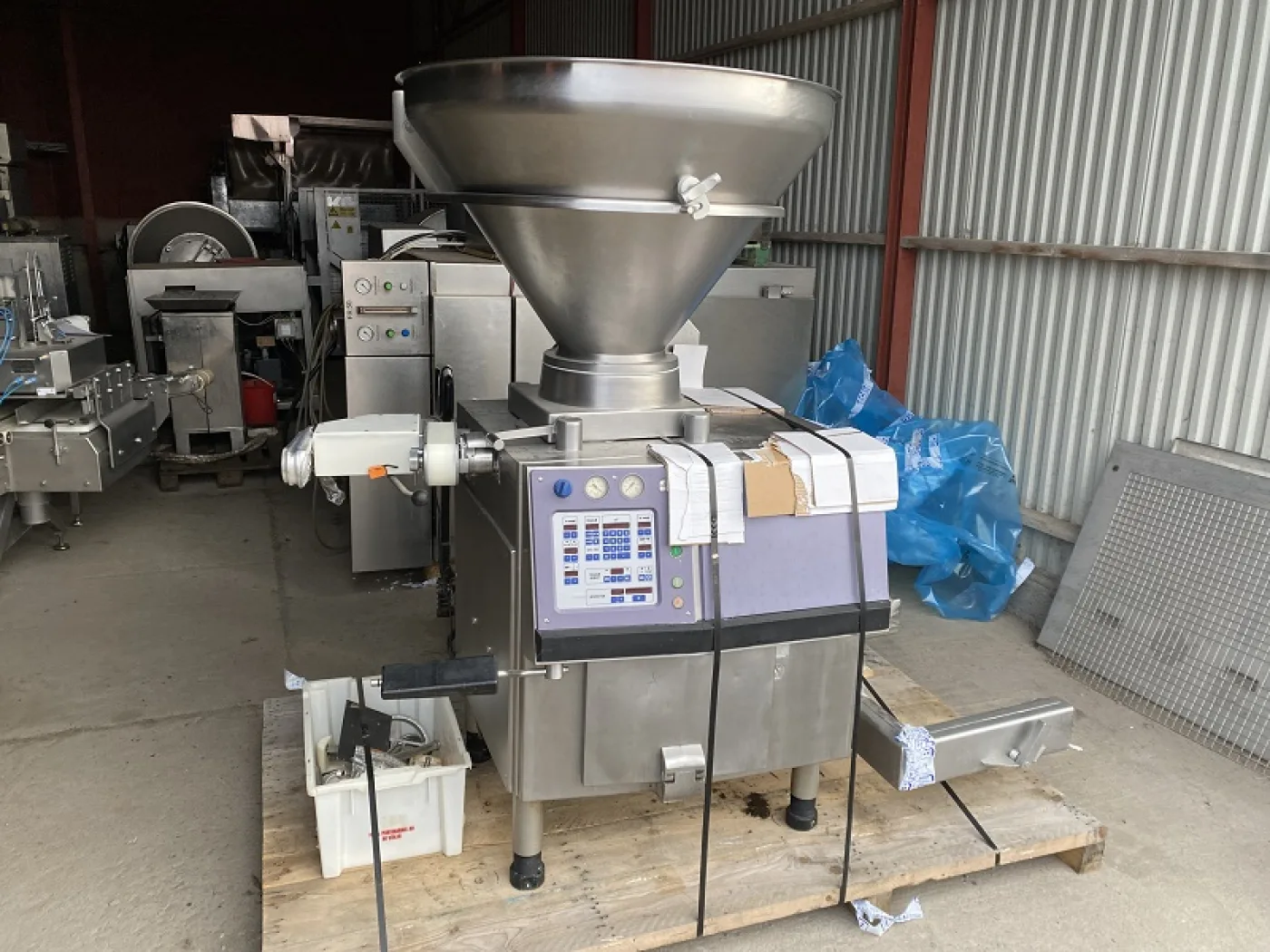 Handtmann VF200 Vacuum Filler - 1