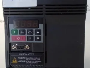 Siemens MICROMASTER 6SE9215-8DB40 Frequency Converter