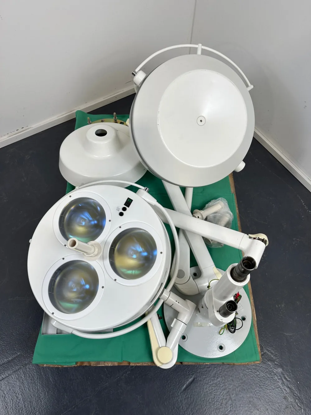 Dr. Mach TrigenFlex OP-Lampe Deckenmontage