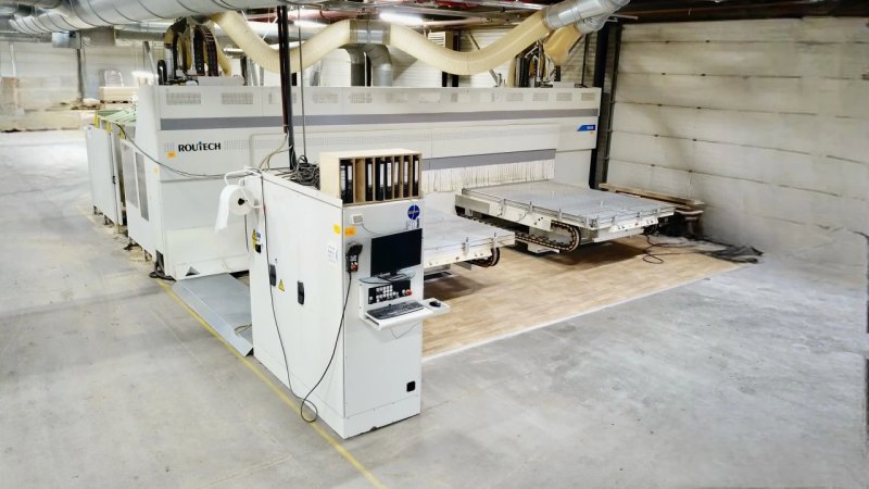 SCM ROUTECH R 400 5 Achs-Bearbeitungszentrum