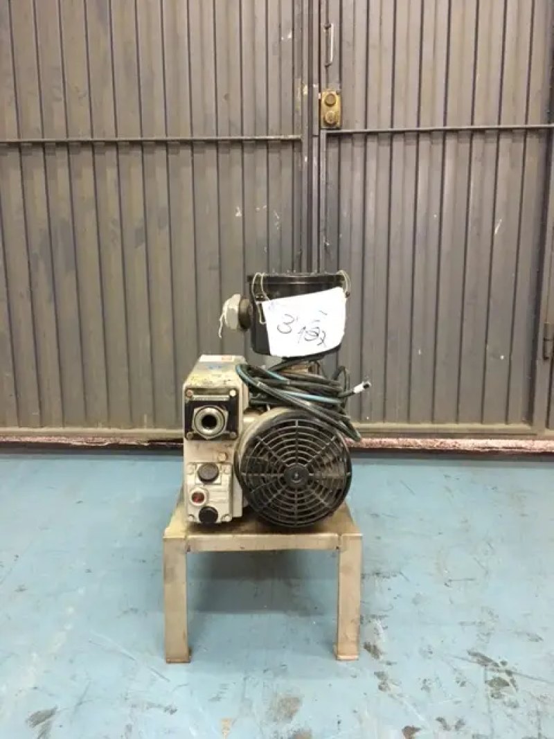 USED BUSCH RA 0040 E VACUUM PUMP