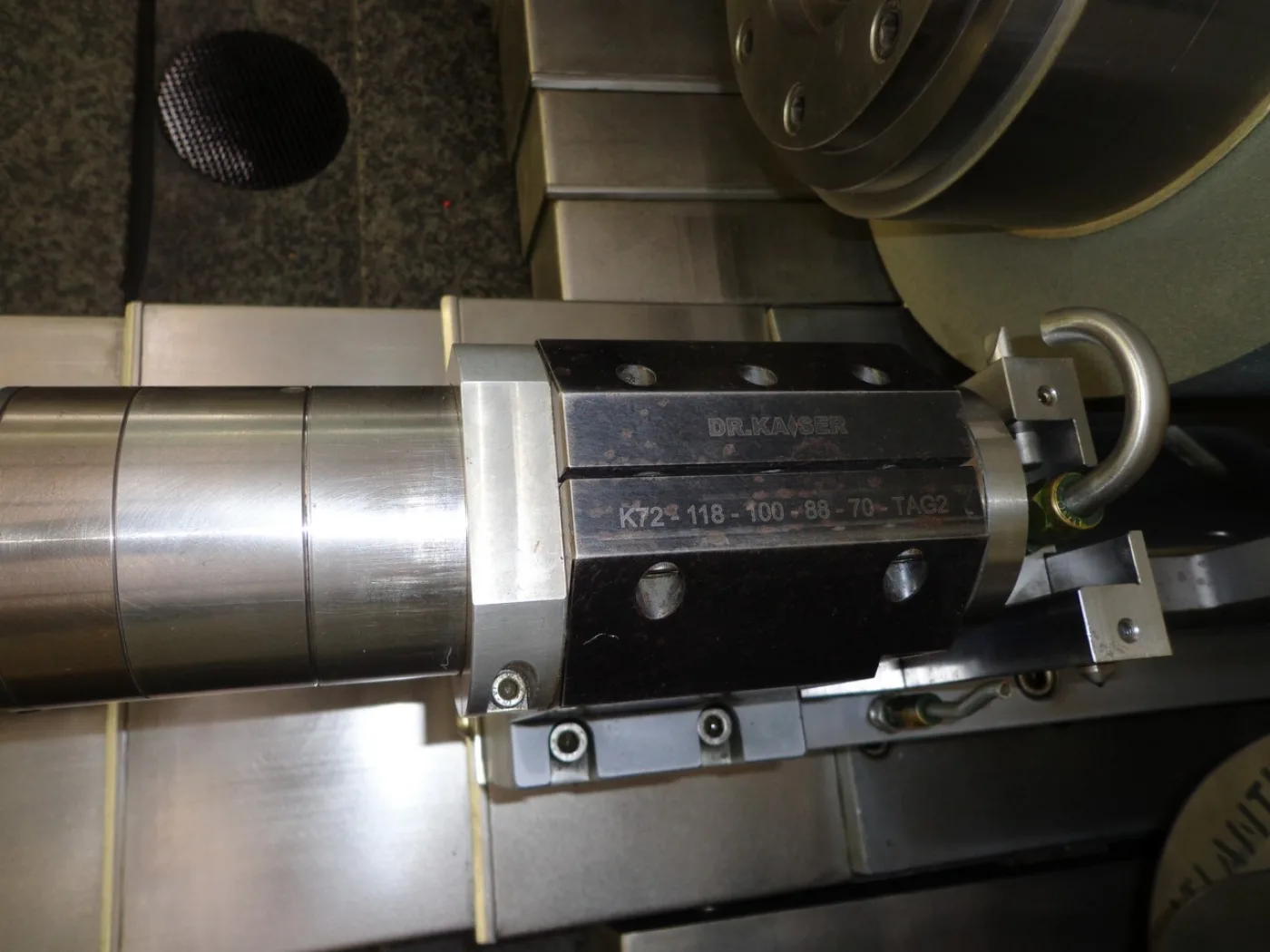 RECTIFIEUSE CENTERLESS “TSCHUDIN” ECOLINE 400 CNC contrôle Fanuc 21i-MB unité de dressage Dr. Kaiser, Révision par Tschudin Suisse en 2017 Year 2006 - 4