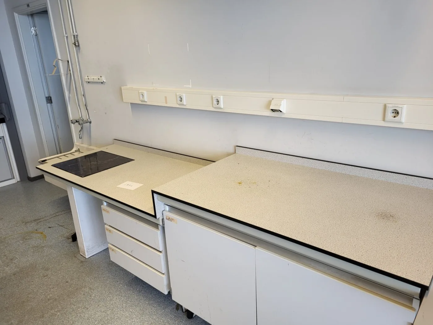 1942 – Used S+B Laboratory weighing table (270 cm) - 1