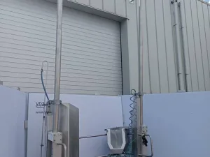 Splitting platform with saw sterilizer