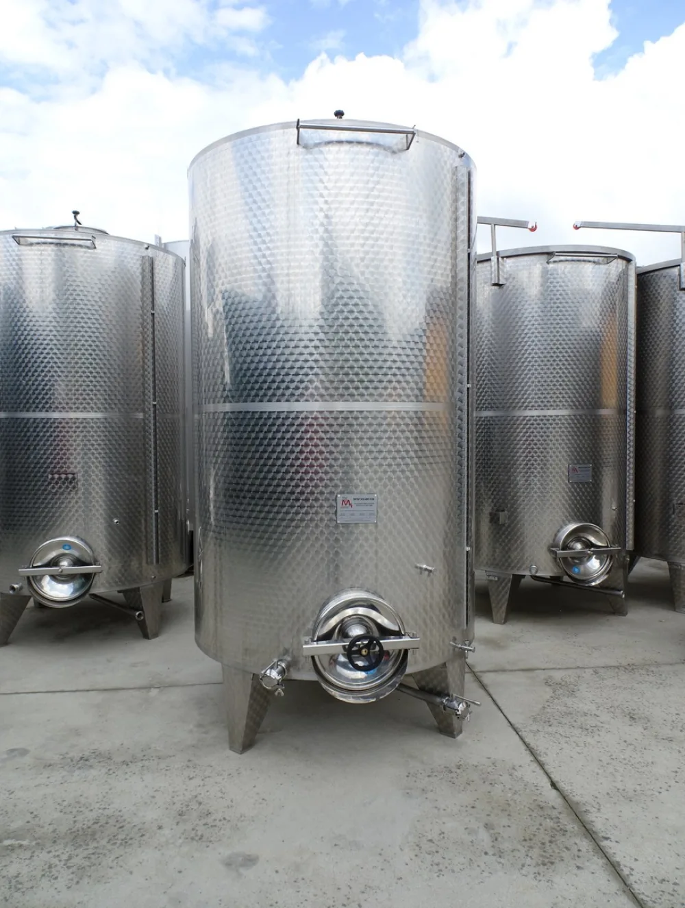 STAINLESS STEEL TANKS CAPACITY LITERS 5000 STORAGE MODEL CONICAL BOTTOM NEW EQUIPMENT