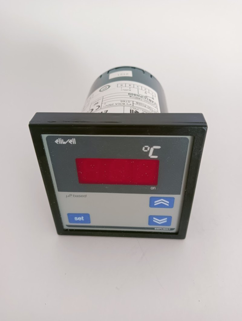 Eliwell Temperaturregler PT 100 Nr. EWPC800H