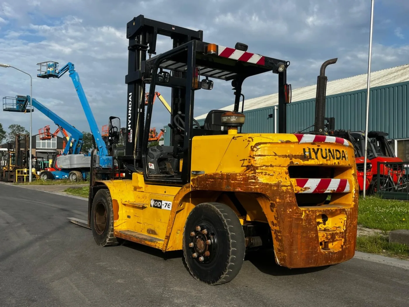 Hyundai 70D-7E - 5