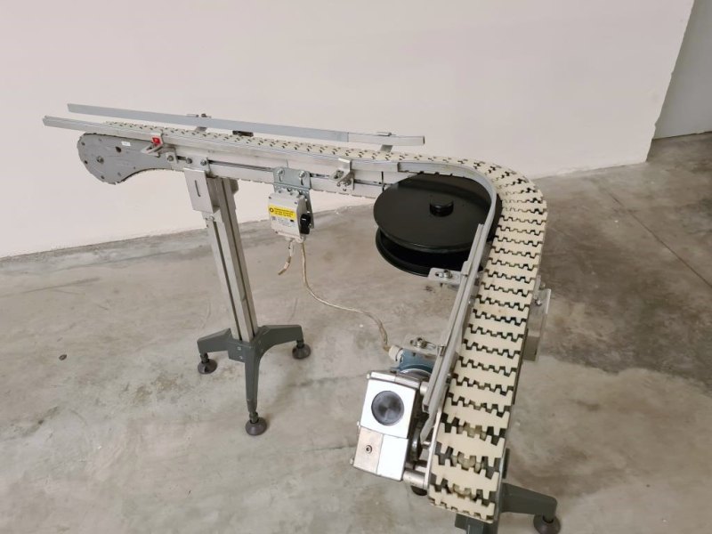 NASTRO TRASPORTATORE A TAPPARELLE CON CURVA A 90° MOTORIZZATO – FLEX-LINK