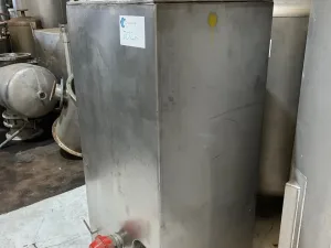 USED STAINLESS STEEL TANK 500 LITERS WITH JACKET AND INTERIOR COIL