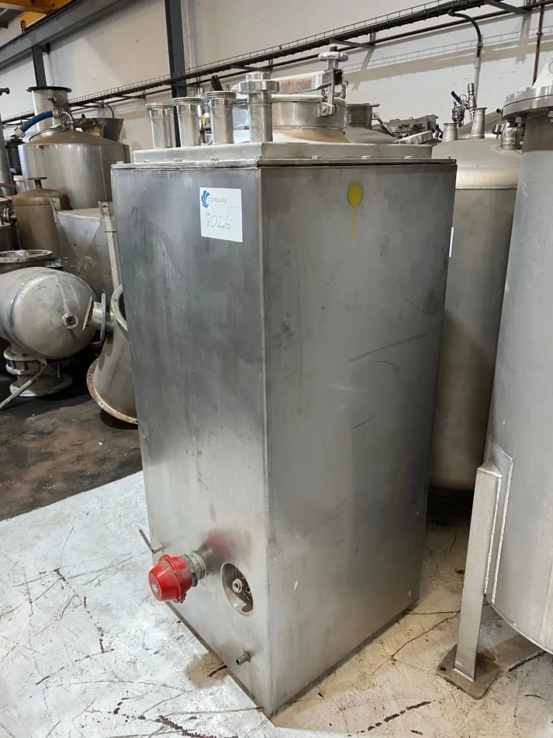 USED STAINLESS STEEL TANK 500 LITERS WITH JACKET AND INTERIOR COIL