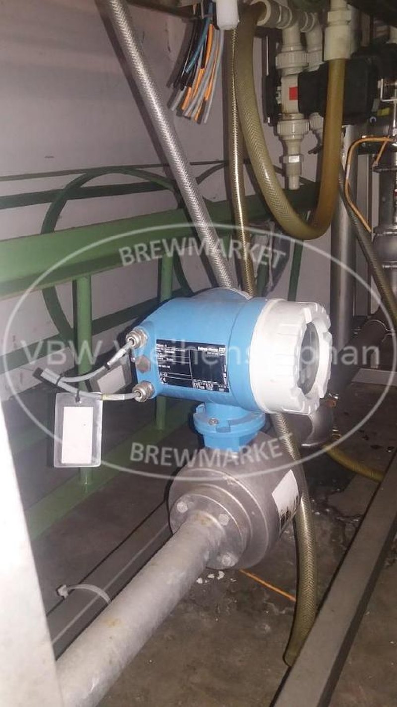 Pressure boosting station with hygiene center