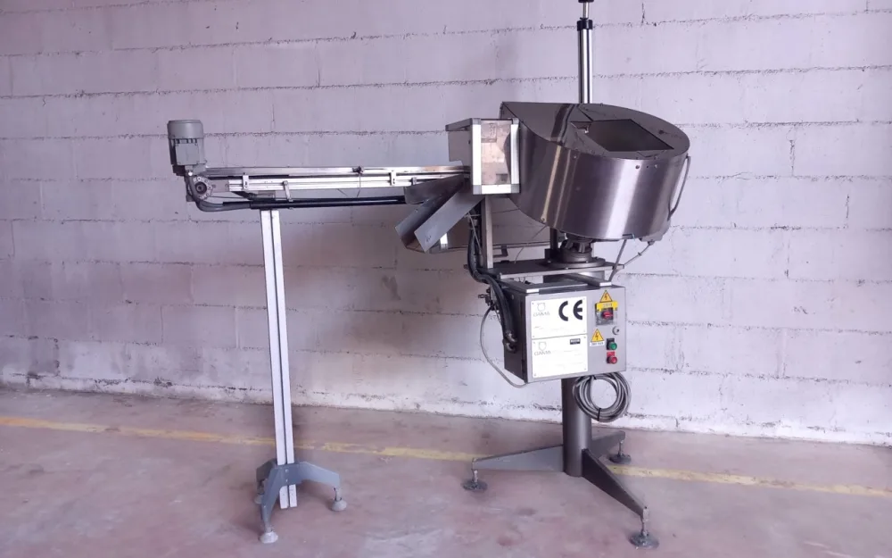 ORIENTATORE ALIMENTATORE VIBRANTE PER TAPPI – GAMA