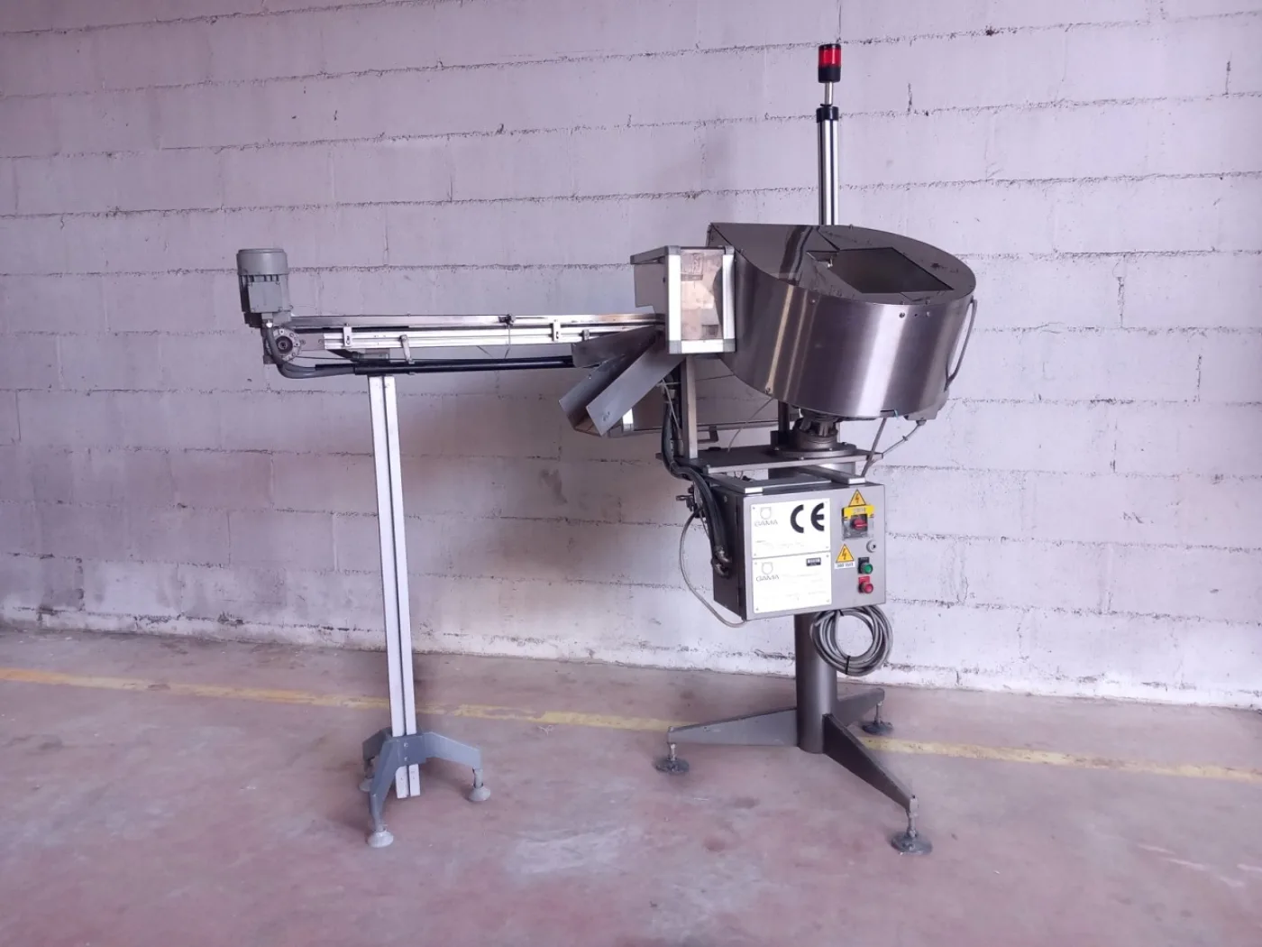 ORIENTATORE ALIMENTATORE VIBRANTE PER TAPPI – GAMA - 1