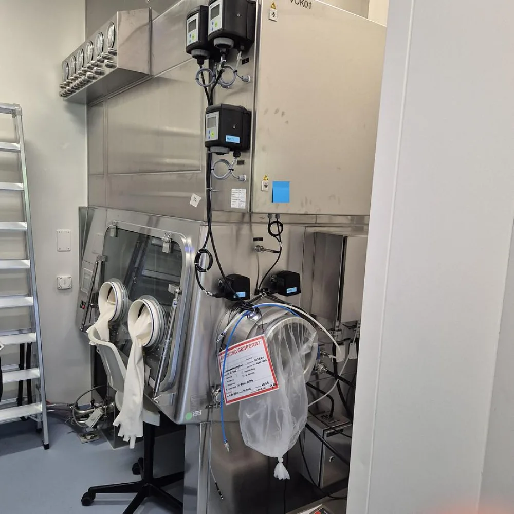 Hermann Waldner Isolator-Anlage mit einem integrierten STERIS VHP 1000ED