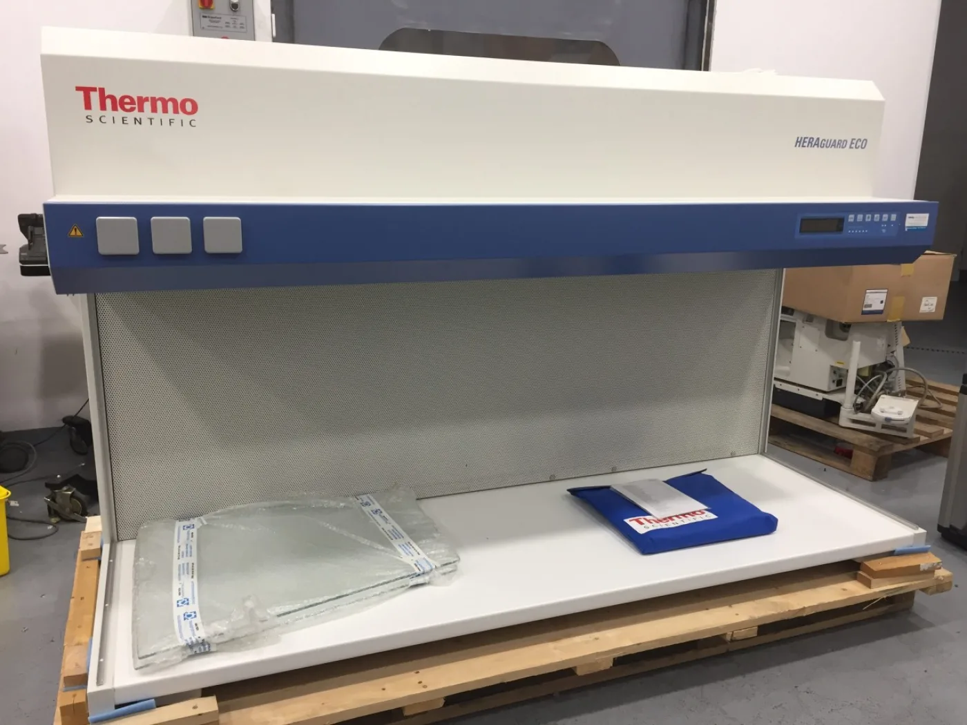 1355 - As new Thermo Scientific Heraguard flow cabinet - 1