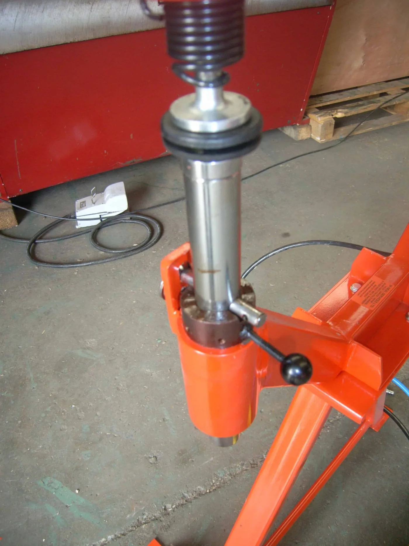 WNS Pneumatic Planishing Hammer 498mm - WNS - W. Neal Services Ltd - 7