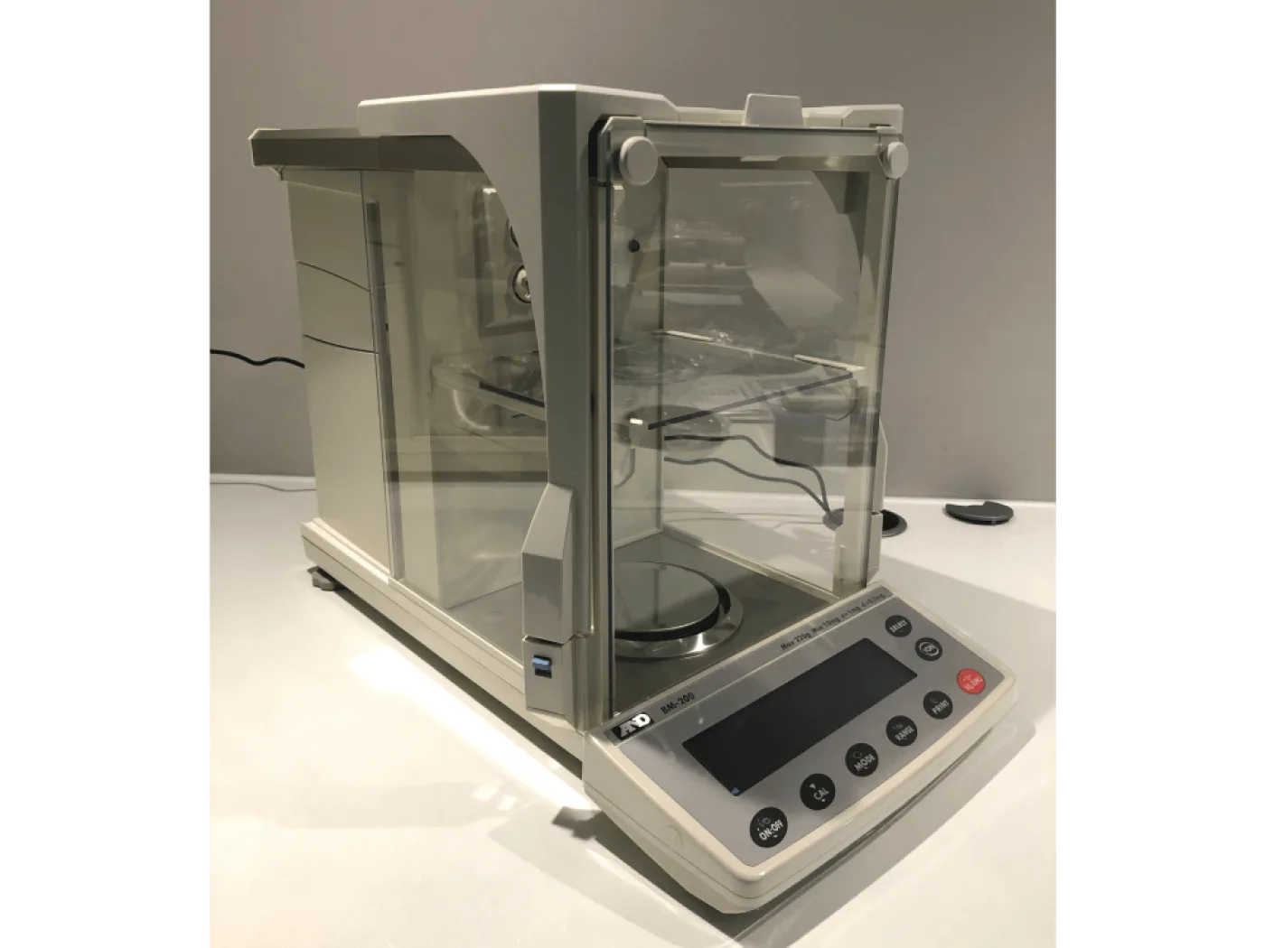A&D BM-200 Series Analytical 4-Place Balance - 2