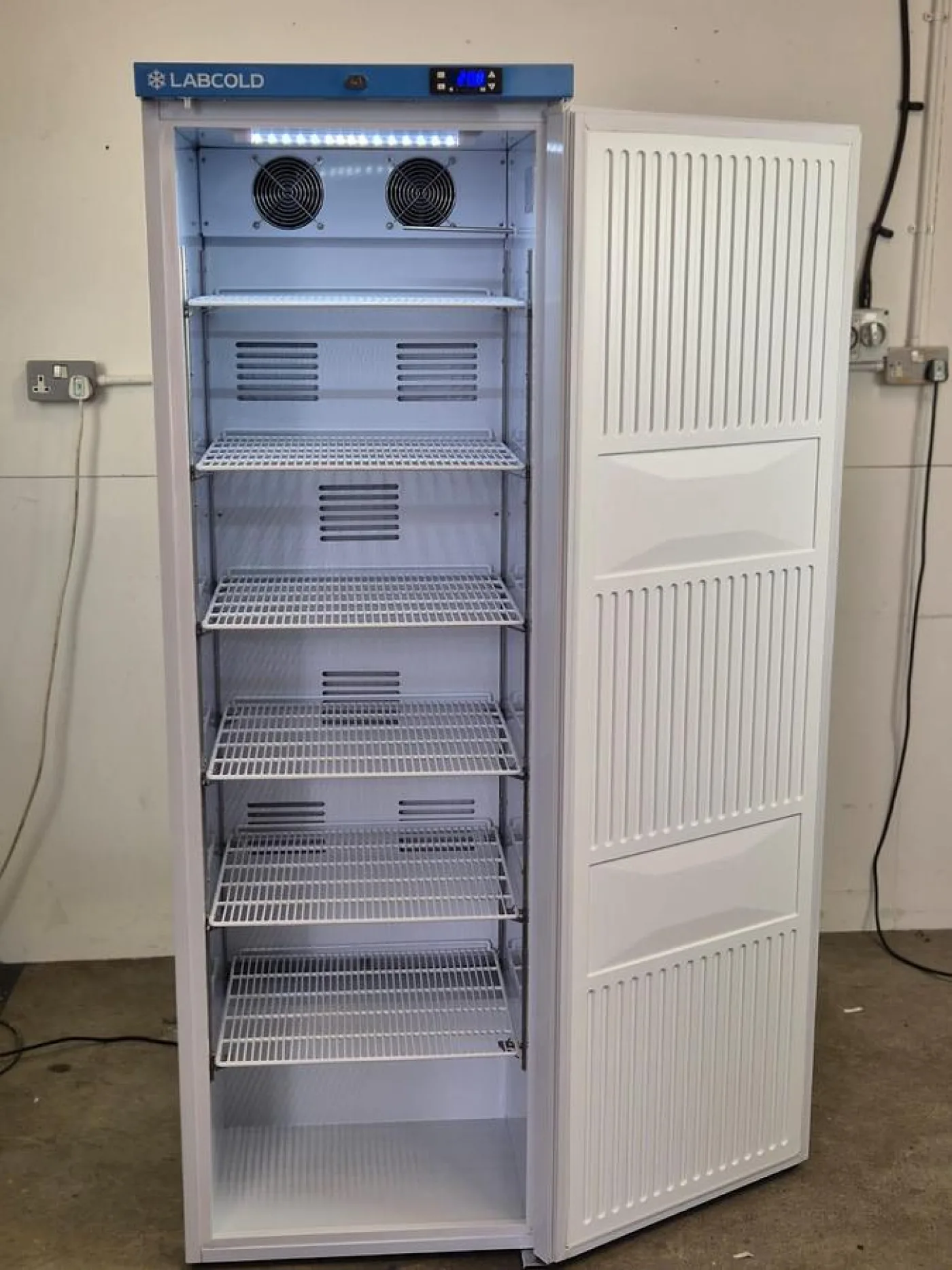 LABCOLD RLDF1510 Climatic Class 4 Refrigerator - 3