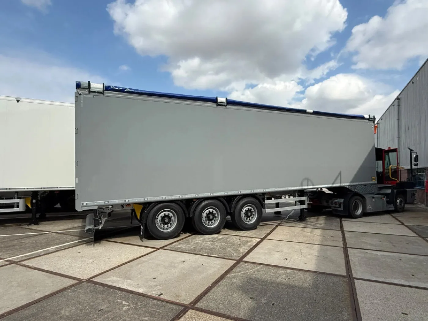 K-Force 72 m³ Agrar Cracker with Folding Bumper and Lift Axle—New—Available Now! - 3