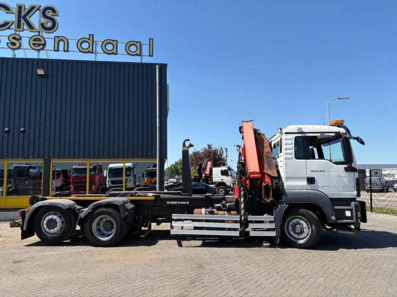 MAN TGS 26.320 + 6x4 FRONT TRACTION + STEERING/LIFT AXLE + PALFINGER 16502 3x + HOOK HYVA