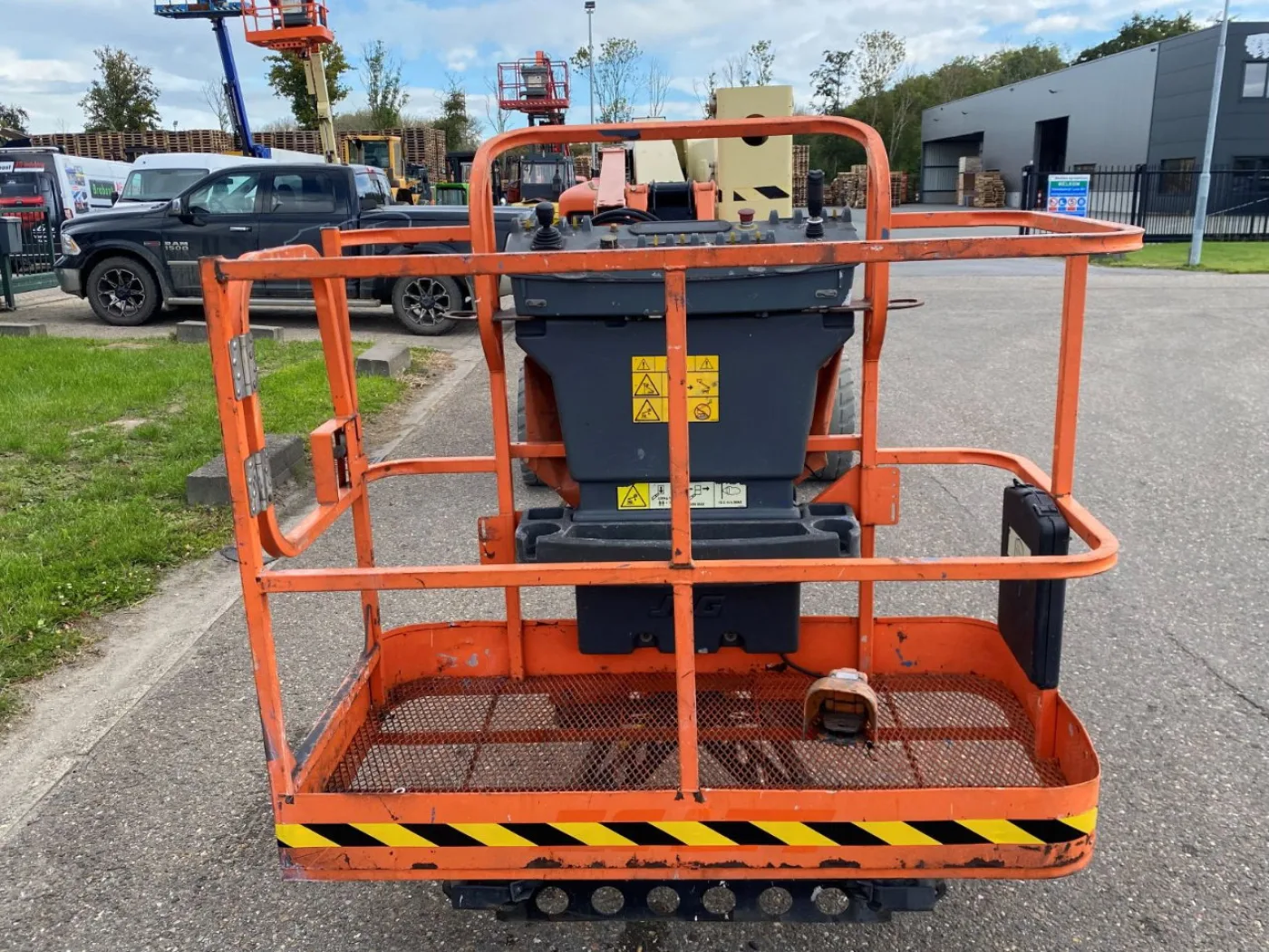 JLG E450AJ - 8