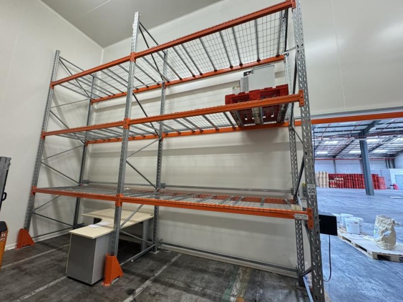 Pallet racking / industrial warehouse storage system (room)