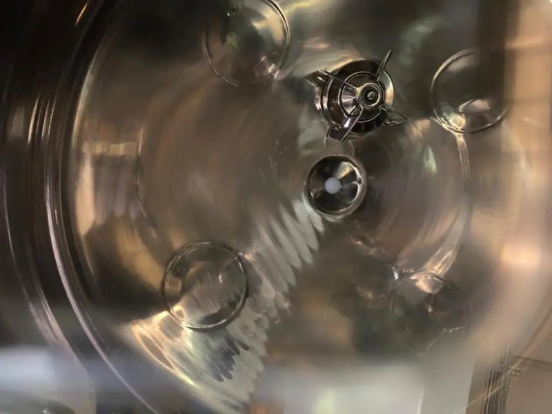 USED STAINLESS STEEL TANK 100 LITERS WITH AGITATION