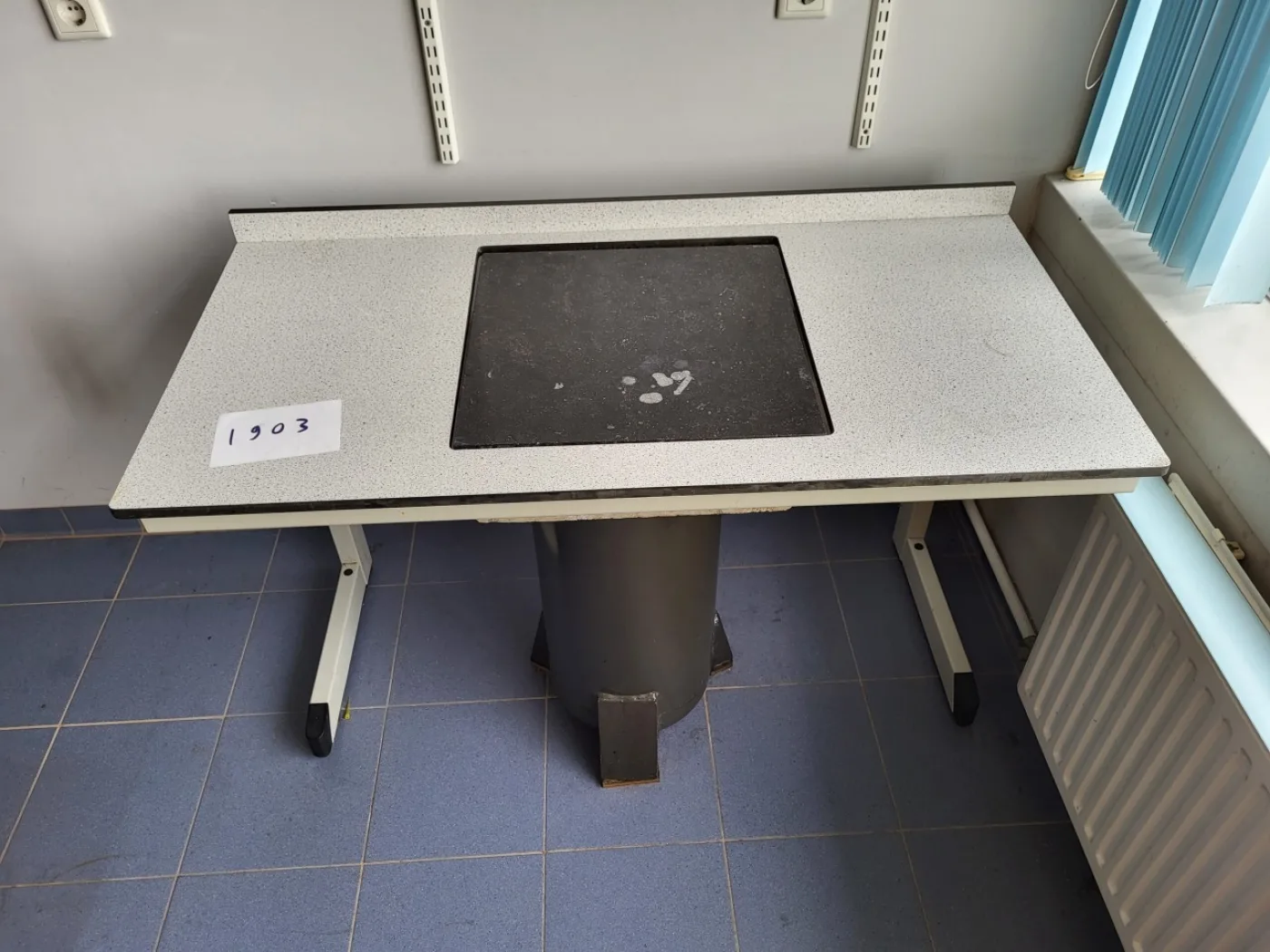 1903 - Used S+B Laboratory wall/weighing table (124 cm) - 1