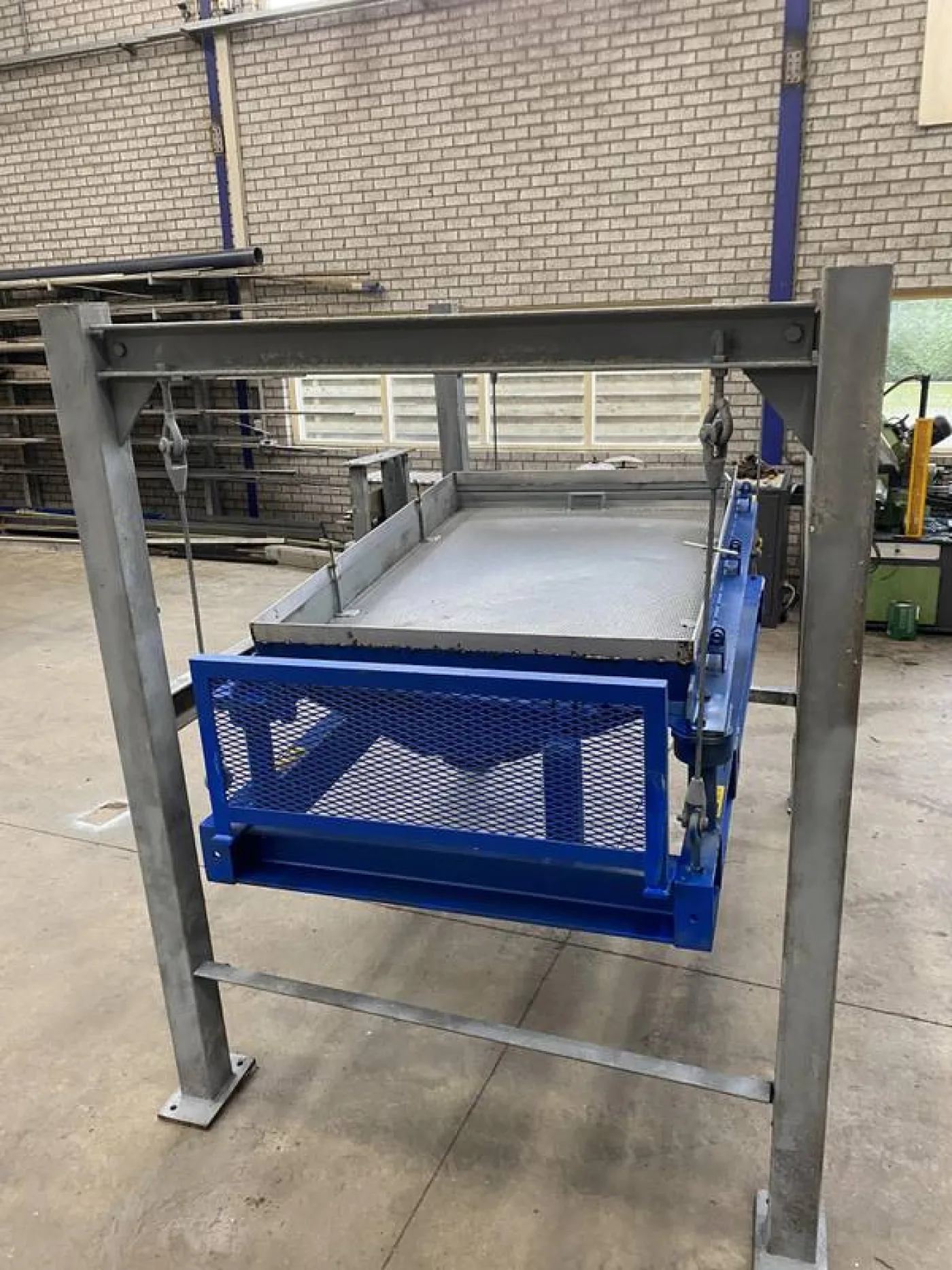 Vibrating screen - 2