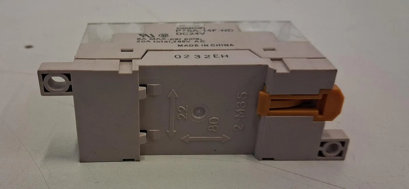 Omron P7SA-14F-ND 14-poliges Sicherheitsrelais-Base-Modul mit Spule 24V DC - 4