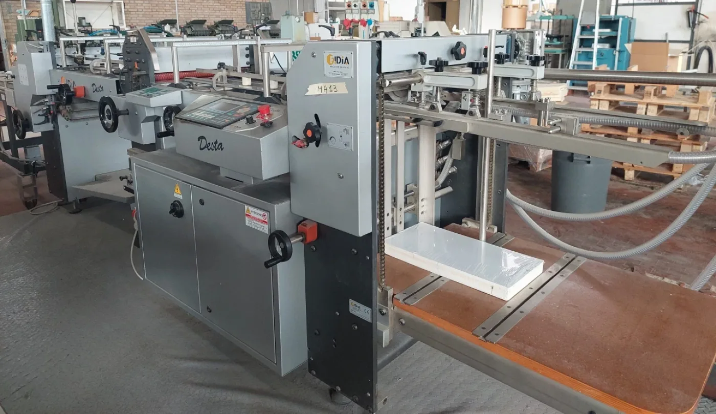 Fidia Desta máquina de formación, plegado y encolado - 1