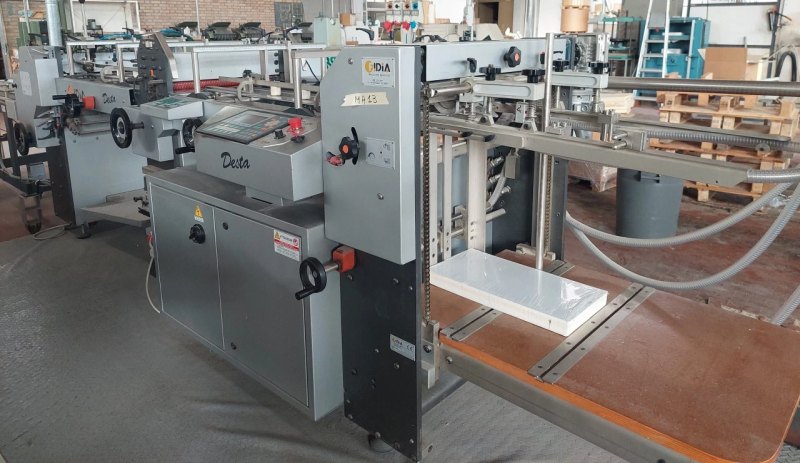 Fidia Desta máquina de formación, plegado y encolado