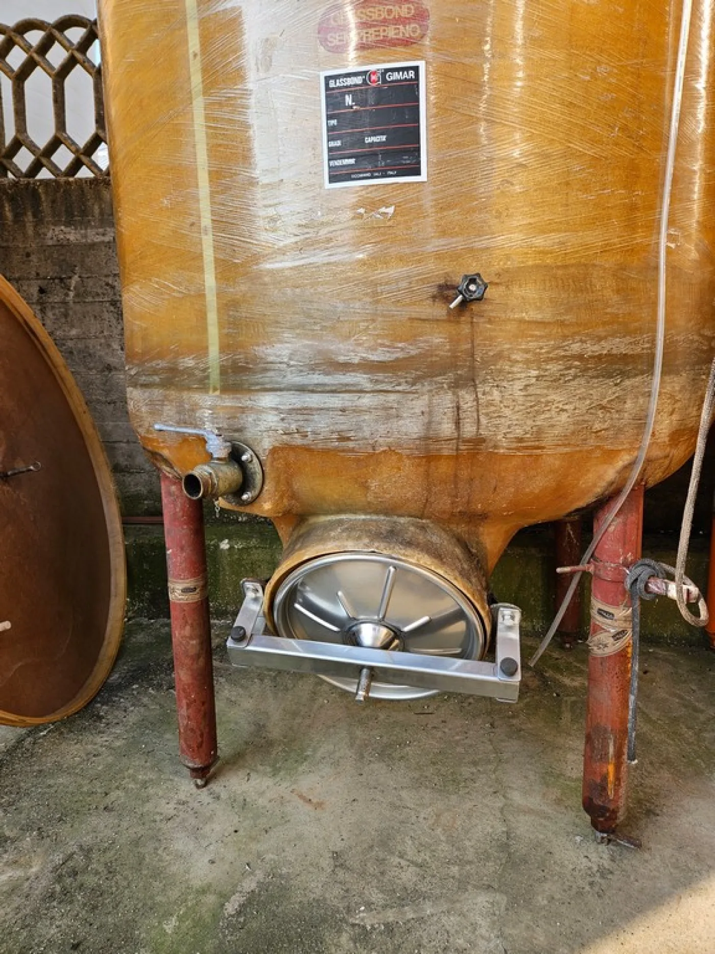 FIBERGLASS TANK VARIABLE CAPACITY FIRM GIMAR, CAPACITY HL 50 (LITERS 5000) ABOUT, ON LEGS, BOTTOM TO DRAIN OFF, SECOND-HAND EQUIPMENT - 3