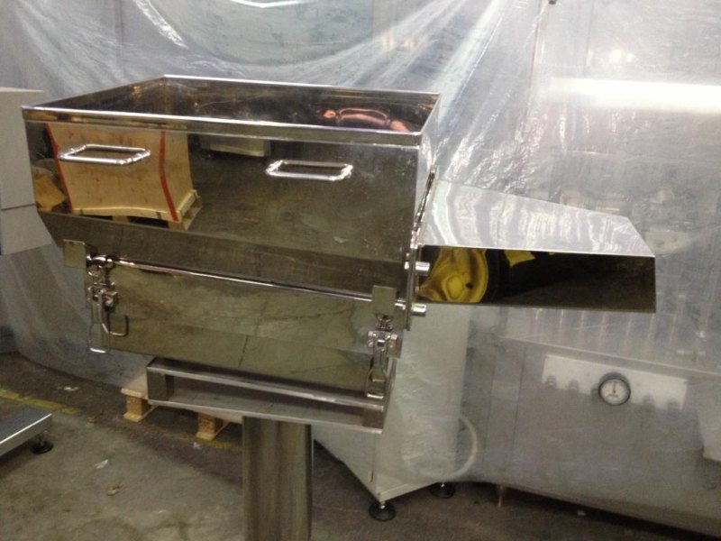 ORIENTATORE ALIMENTATORE VIBRANTE PER TAPPI