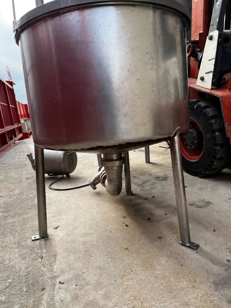 USED STAINLESS STEEL TANK 250 LITERS