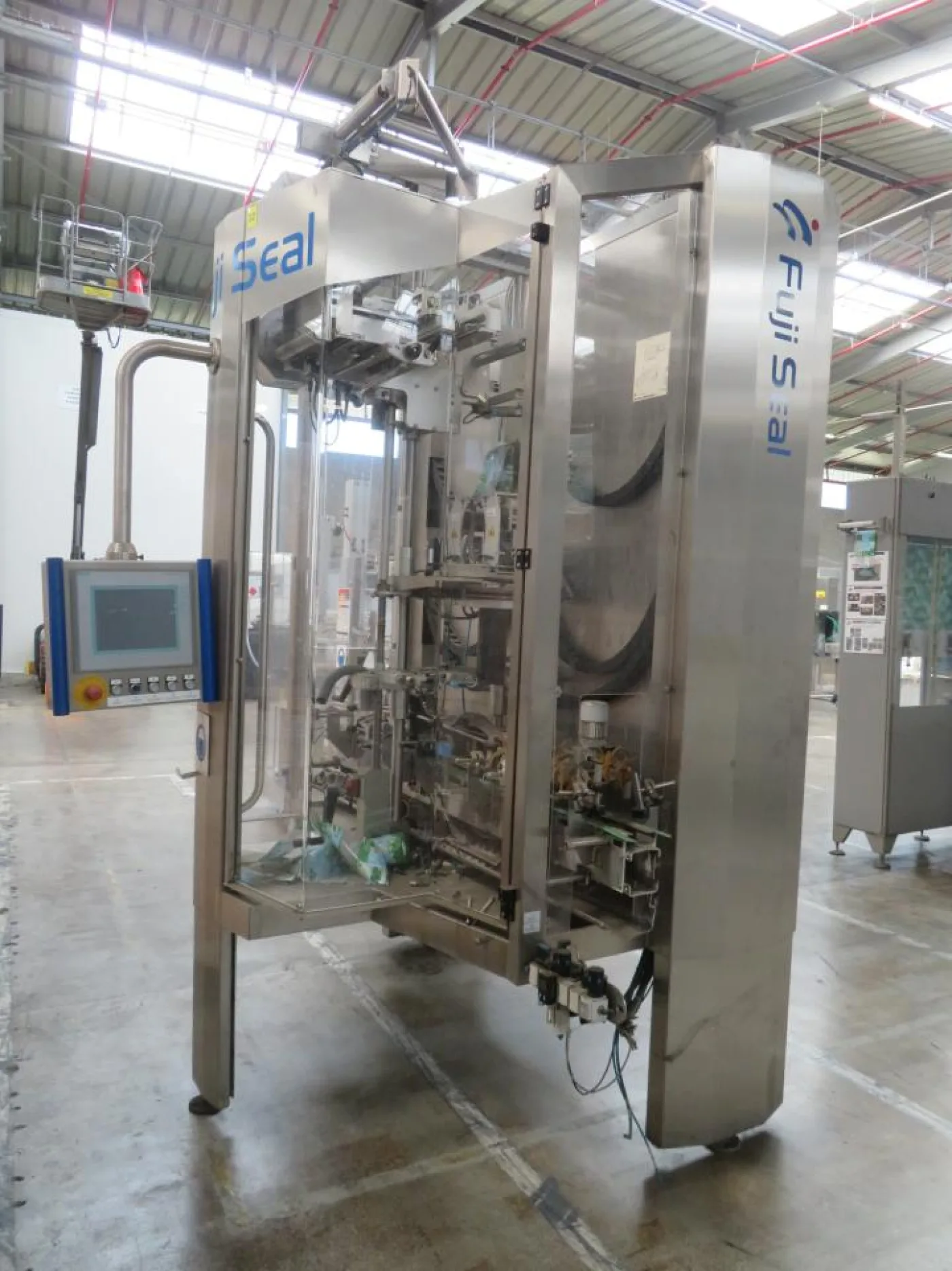 2014 Fuji Seal Europe BV Fuji Seal Europe BV Fuji Seal 410 Shrink Sleeve Machine - Flasche Sleever Line - 2