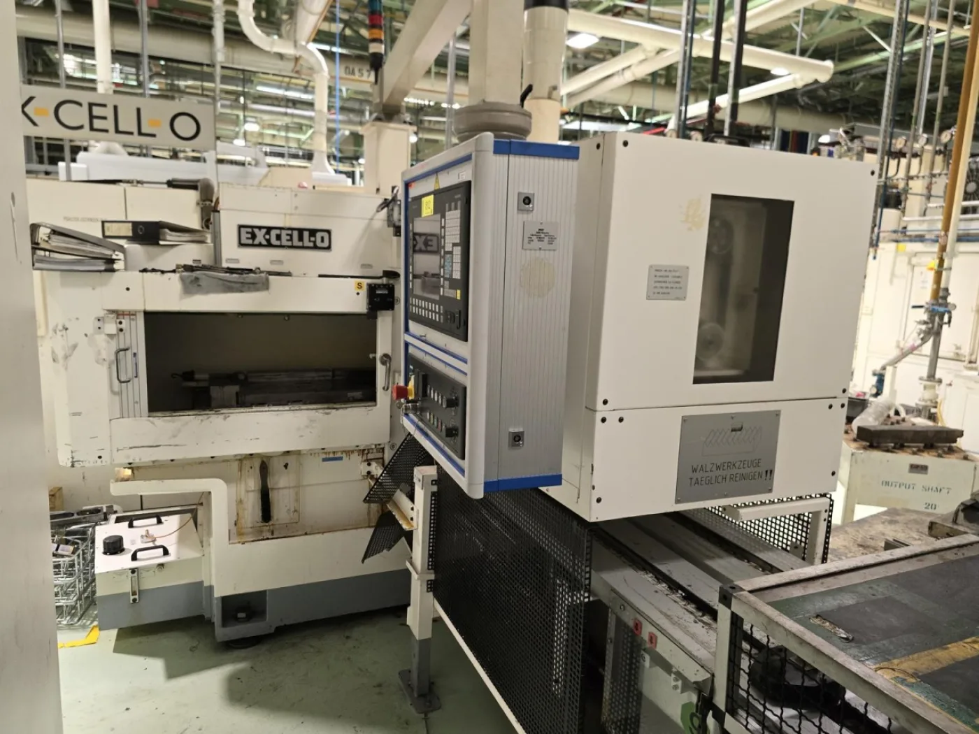 CNC Spline Rolling Machine – EXCELLO XK237 - 1
