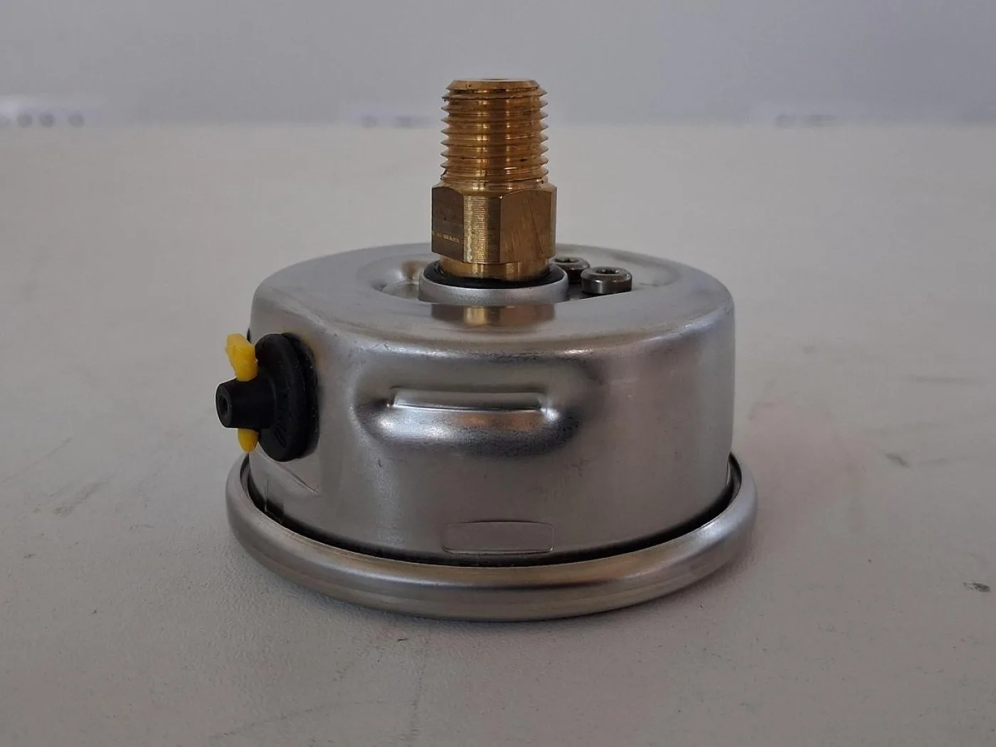 WIKA Flüssigkeitsgefülltes Druckmanometer 15 psi / 1 bar - 4
