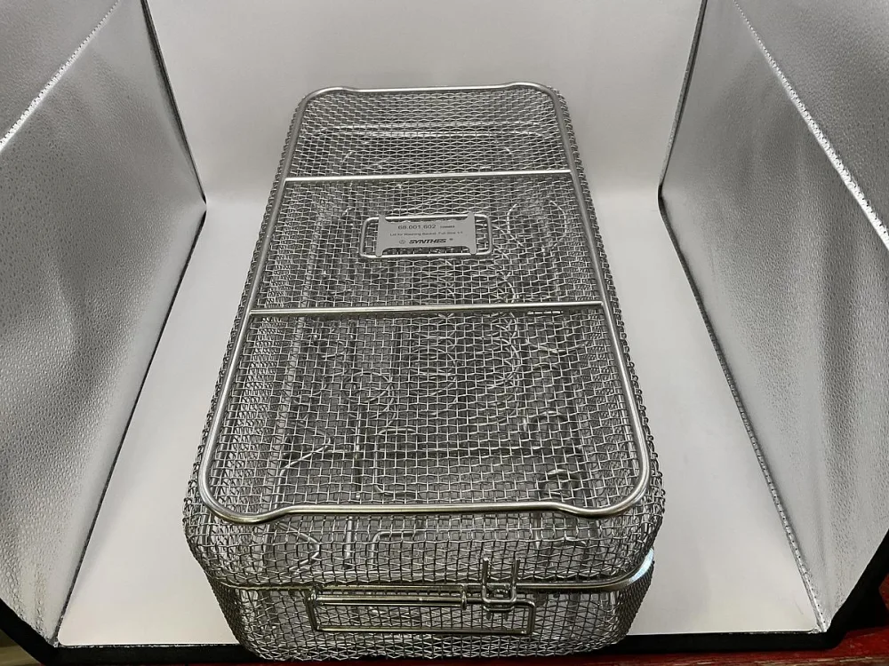 Synthes 68.001.610 with lid
