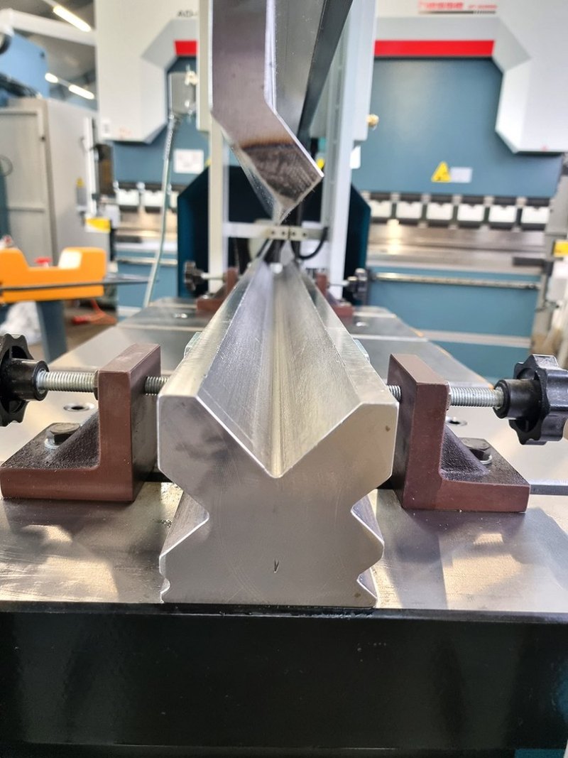 Werkstattpresse mit Abkantvorrichtung AP 1020/100