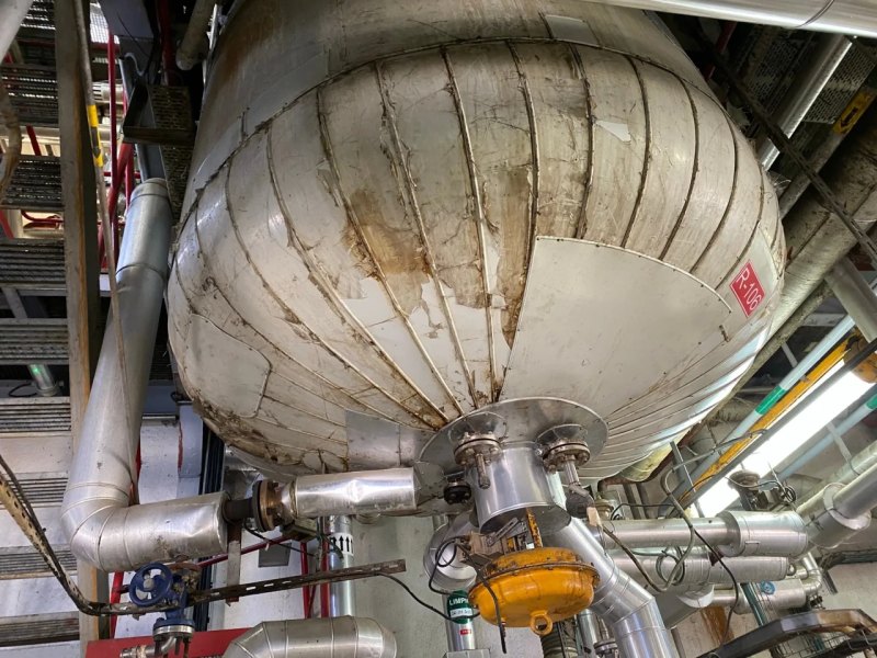 AGUILAR REACTOR AND ROOMS STAINLESS STEEL 316 7,000 LITERS WITH AGITATION AND JACKET + USED DISTILLATION COLUMN