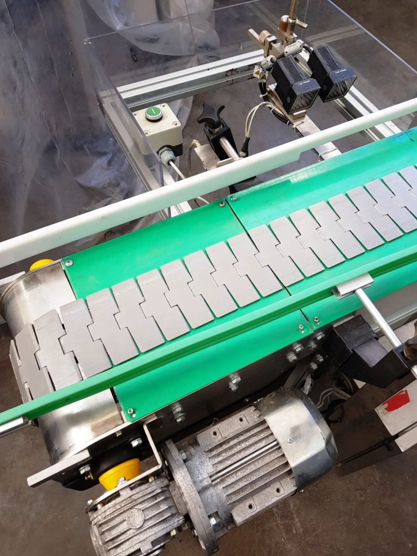 NASTRO TRASPORTATORE MOTORIZZATO A TAPPARELLE CON CURVA A 90° – MATERIAL HANDLING - 7