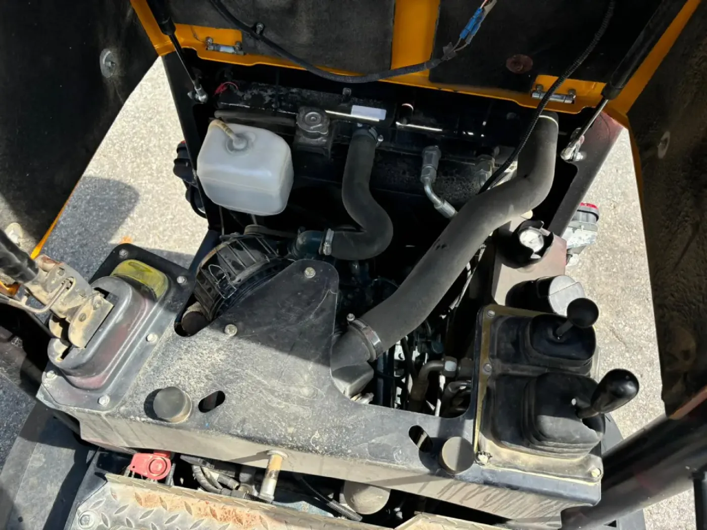 JCB - 2 THS - 4