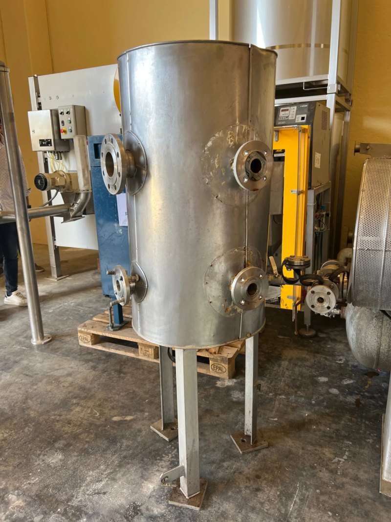 USED STAINLESS STEEL TANK 100 LITERS WITH INTERIOR COIL AND HEAT INSULATION