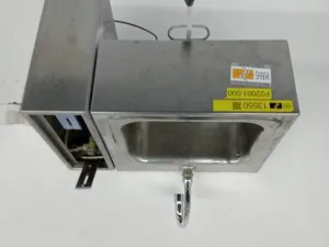 Wash basin with sterilisator
