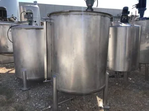 Depósito 2.000 litros con agitador ATEX construidos en acero inoxidable AISI316