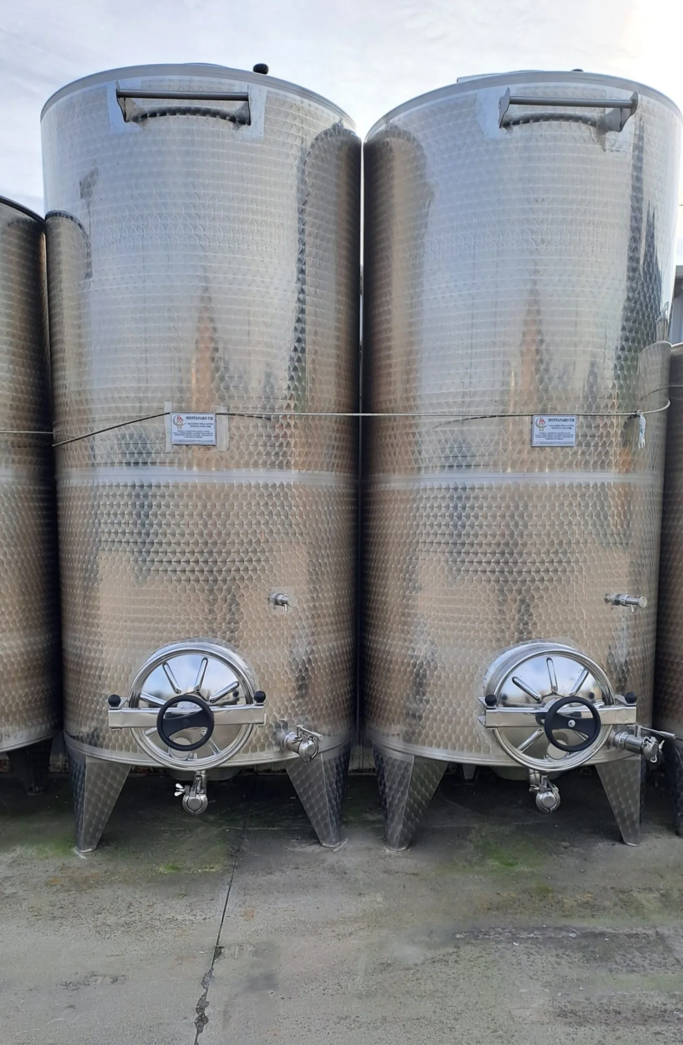 STAINLESS STEEL TANKS, CAPACITY 2500 LITERS, STORAGE MODEL ROUNDED BOTTOM, NEW EQUIPMENT - 1
